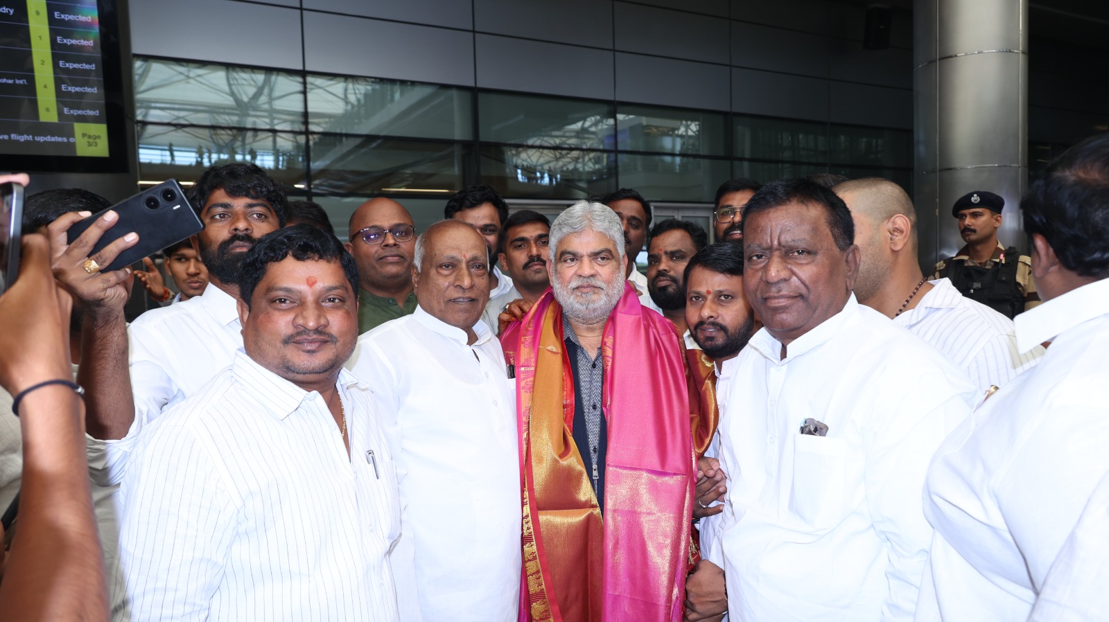 తెలంగాణ అసెంబ్లీ స్పీకర్ బృందం యూరప్ స్టడీ టూర్ విజయవంతం స్పీకర్ గడ్డం ప్రసాద్ కుమార్ నేతలు, అభిమానుల ఘన స్వాగతం